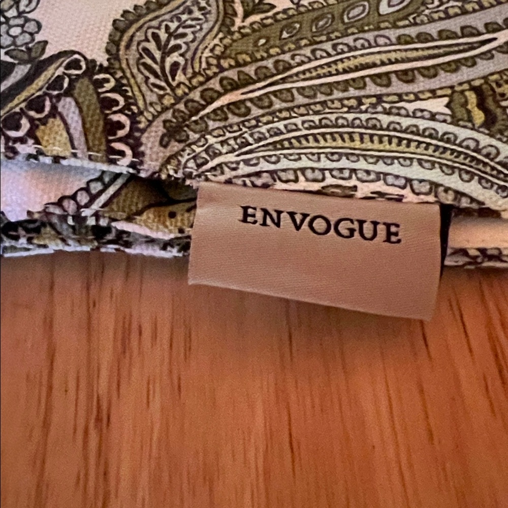 Table Runner - Picture 3 of 4